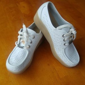 Vintage platform wedge lace up 7.5 Narrow Italy